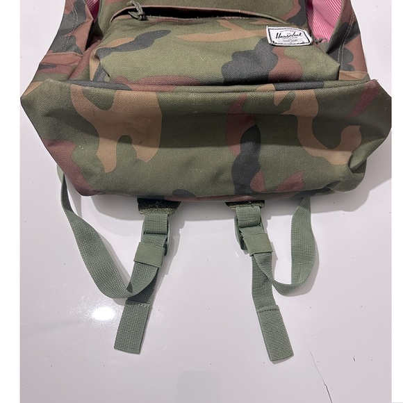 Herschel Supply Co. - Classic backpack 24L - Woodland camo - Picture 10 of 12